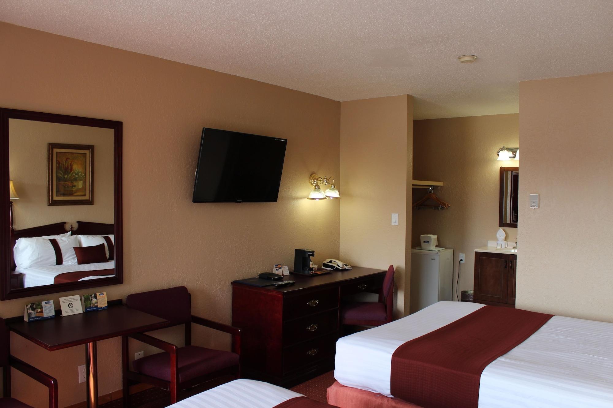 Howard Johnson By Wyndham Red Deer Penhold Exterior foto