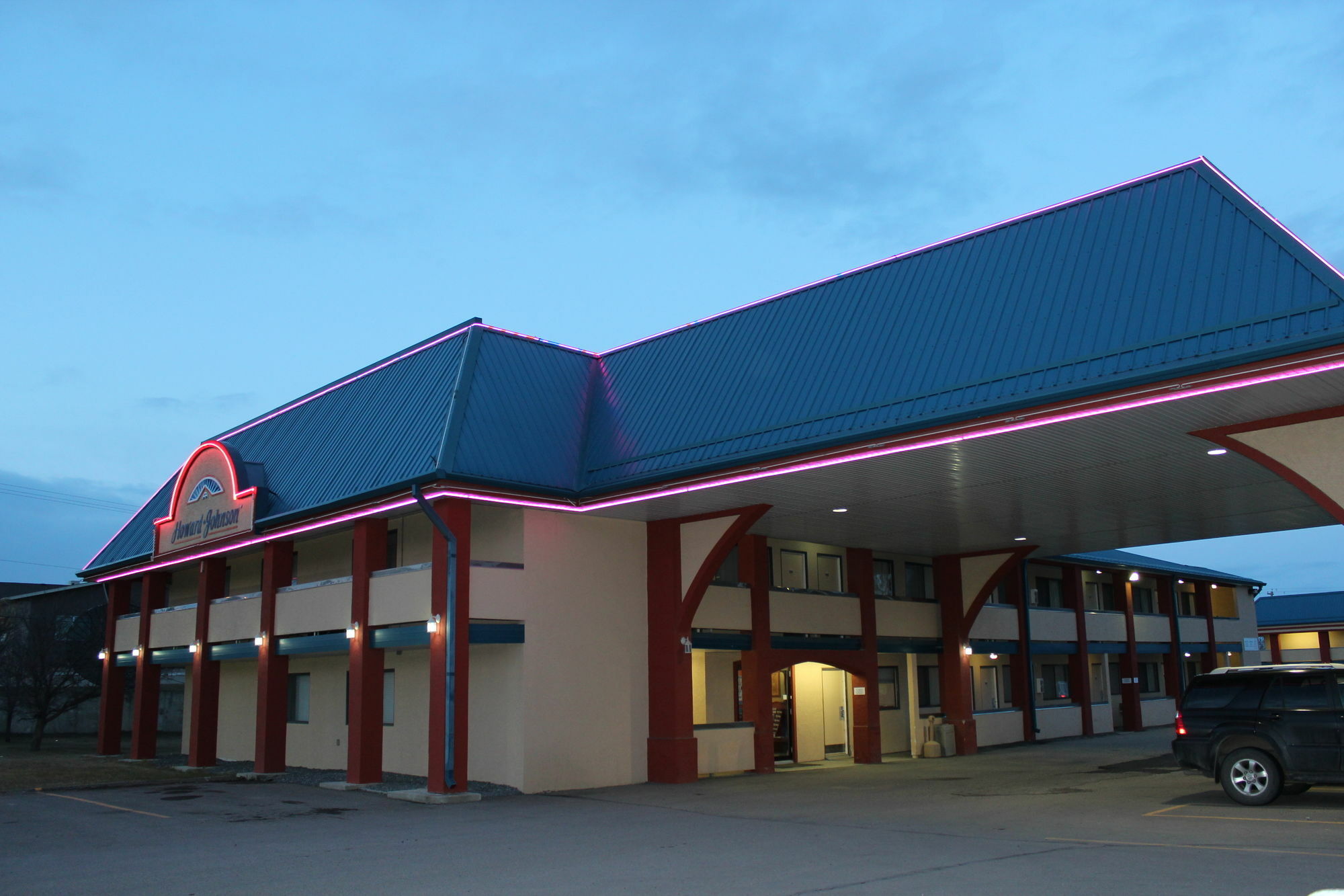 Howard Johnson By Wyndham Red Deer Penhold Exterior foto